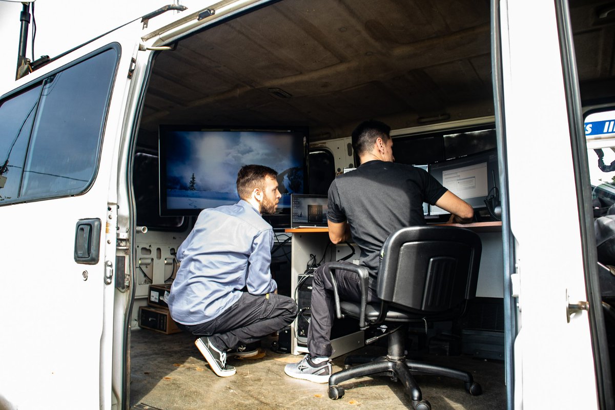 Poniendo a punto los equipos del futuro móvil de #videovigilancia, que se implementará a través del CIO #911 de la <a href="/MisionesPolicia/">Policía de Misiones</a>. La unidad podrá ser utilizada como centro de operaciones, cuenta con cámaras propias, equipamiento y tecnología de avanzada.
#Posadas
<a href="/gobmisiones/">Gobierno de Misiones</a>