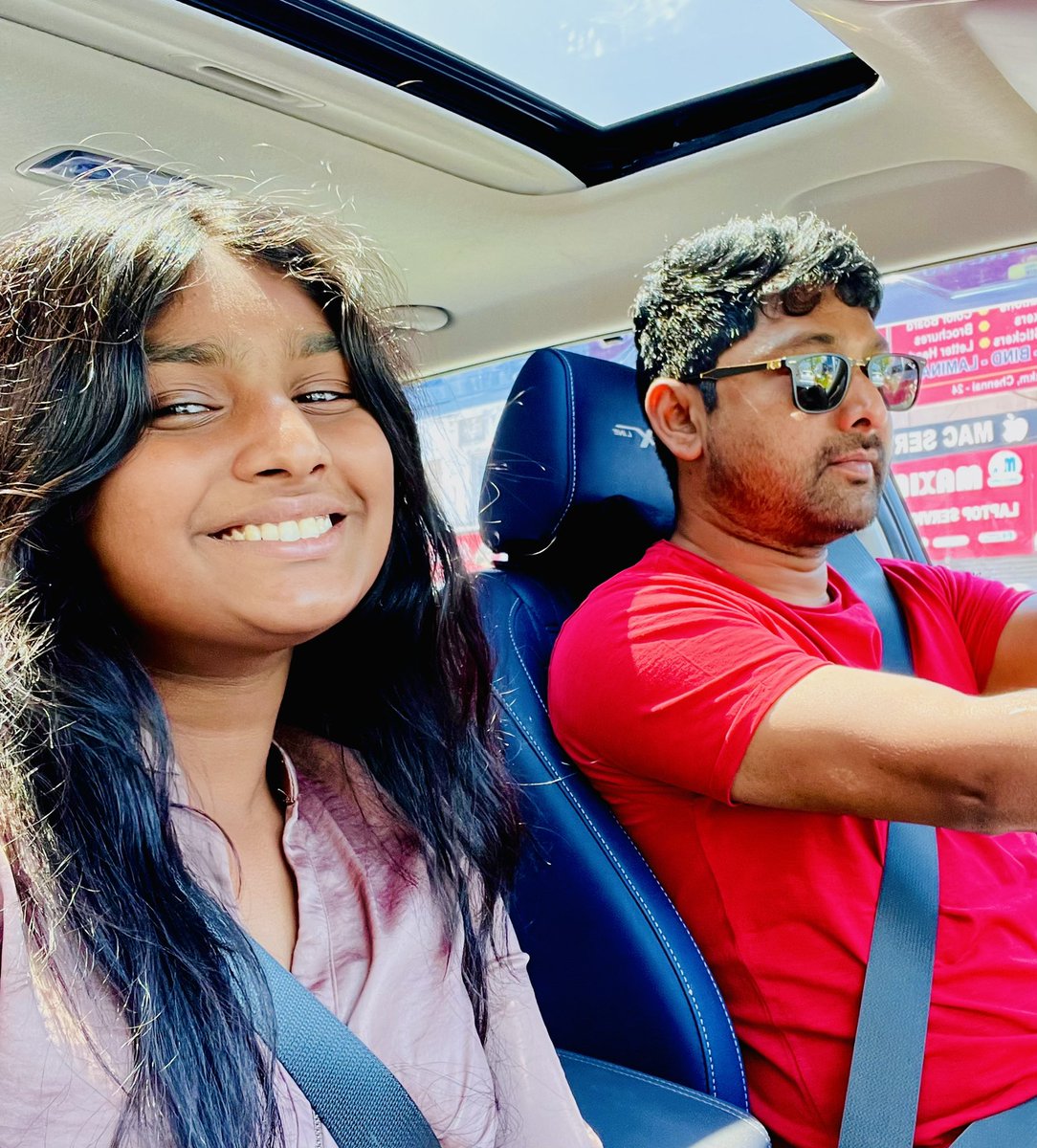 dir_thiru's tweet image. Today my daughter clicked a photo with me and I couldn't help but notice how she's grown so tall. It feels like just yesterday she was a little girl holding onto my hand. Time flies so fast! #prouddad #fatherdaughterlove ❤️