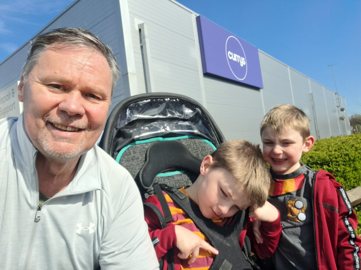 isright's tweet photo. #SunnyWalk: someone's got tired little legs today, so we did a shorter less dumpy route & some food at the Cafe. #VirtualCoach #teacher5aday
#GrandadTraining https://t.co/6mvkYmryRm