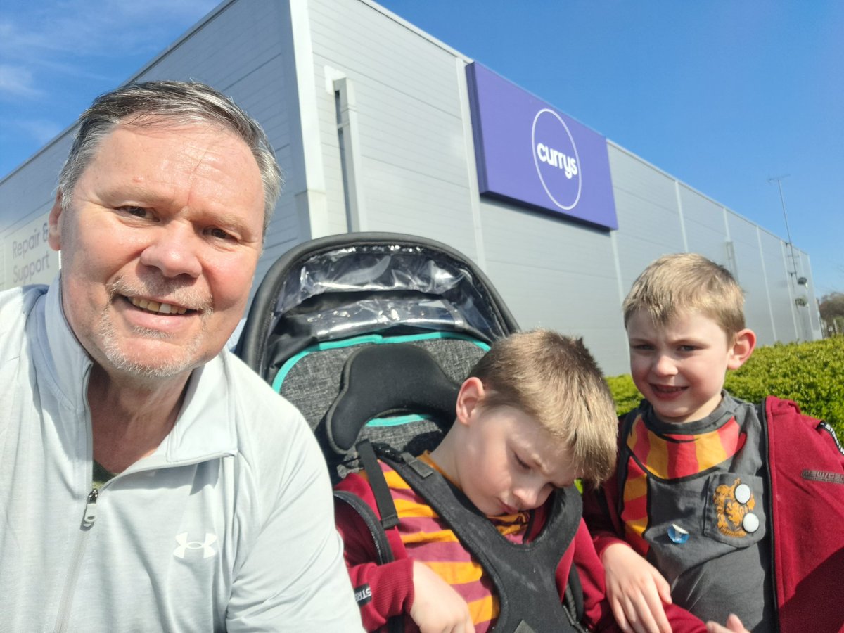 isright's tweet photo. #SunnyWalk: someone's got tired little legs today, so we did a shorter less dumpy route & some food at the Cafe. #VirtualCoach #teacher5aday
#GrandadTraining https://t.co/6mvkYmryRm