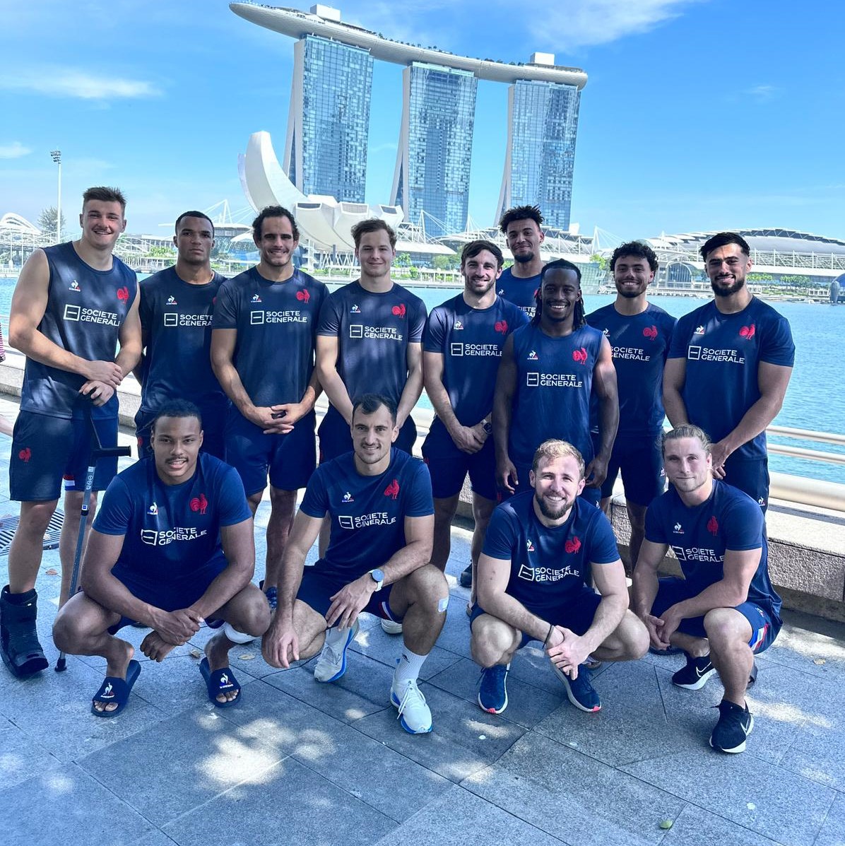 FranceRugby's tweet photo. Nos Bleus de #France7 sont bien arrivés à Singapour 🇸🇬 ✈️

Rendez-vous ce week-end pour le #SGRugby7s 🏉

@WorldRugby7s https://t.co/N2almfRQlP