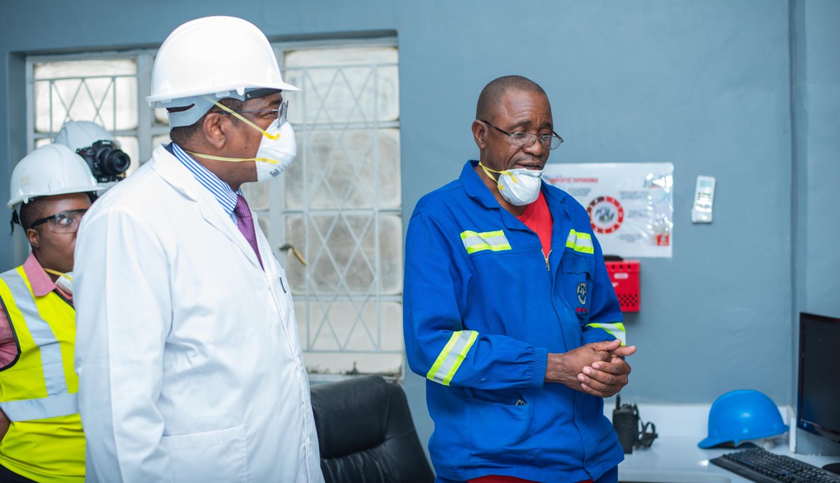 ppczimbabwe's tweet image. We were honoured to have had the privilege of hosting the Minister of Finance, Honourable Professor Mthuli Ncube, and his esteemed delegation for an insightful tour of our Bulawayo factory last weekend.