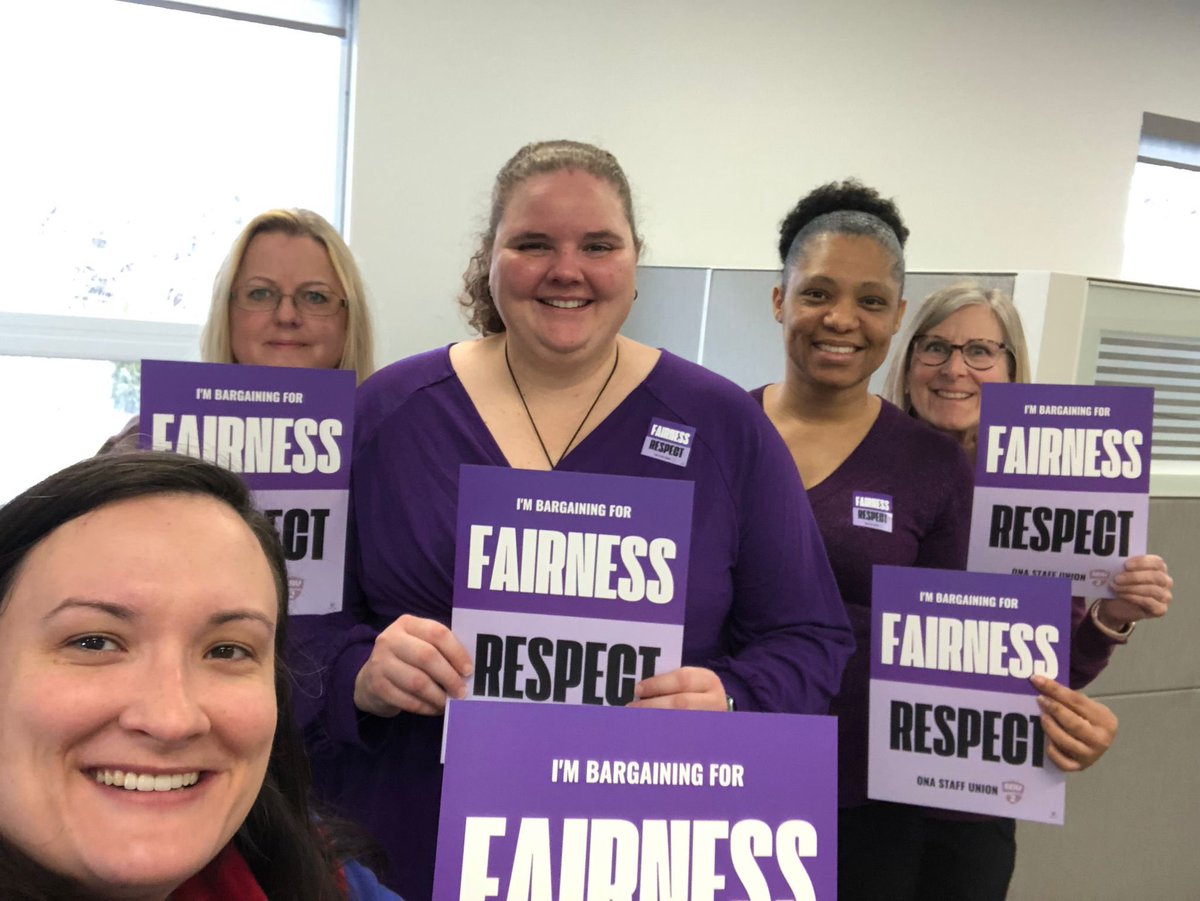 ONA_StaffUnion's tweet photo. 💜 Hearts bursting with solidarity 💜 as ONA staff stand together fighting for respect and fairness in bargaining with our employer @ontarionurses #onlab #canlab https://t.co/zrDl4NxLIQ