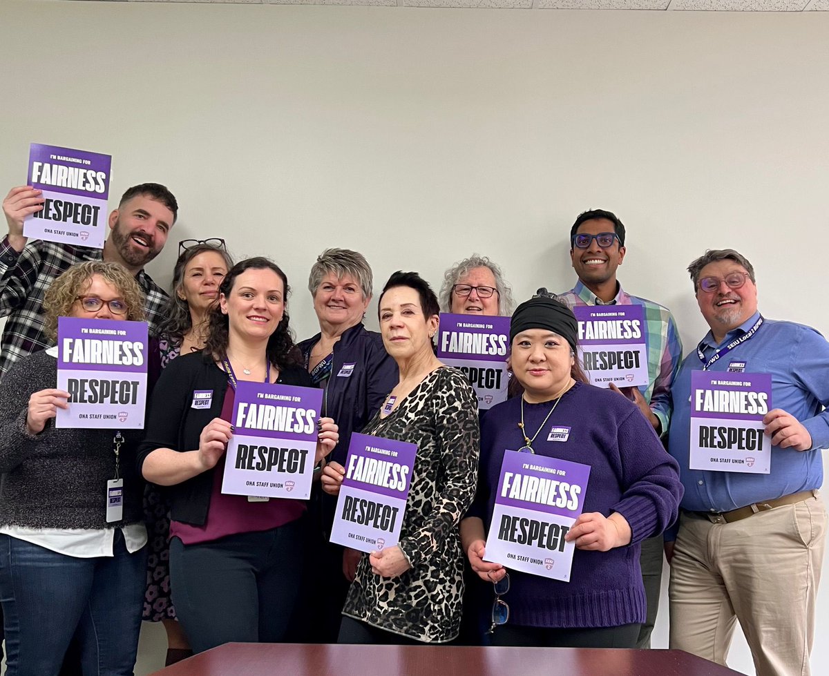 ONA_StaffUnion's tweet photo. 💜 Hearts bursting with solidarity 💜 as ONA staff stand together fighting for respect and fairness in bargaining with our employer @ontarionurses #onlab #canlab https://t.co/zrDl4NxLIQ