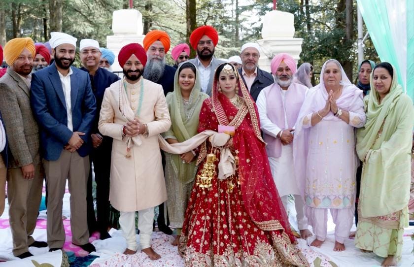 PBGurpreetKaur's tweet photo. ਬਾਘਾ ਪੁਰਾਣਾ ਤੋਂ ਵਿਧਾਇਕ ਸ. ਅਮ੍ਰਿਤਪਾਲ ਸਿੰਘ ਸੁਖਾਨੰਦ ਅਤੇ ਰਾਜਵੀਰ ਕੌਰ ਜੀ ਨੂੰ ਜਿੰਦਗੀ ਦੀ ਨਵੀਂ ਸ਼ੁਰੂਆਤ ਕਰਨ ਲਈ ਸ਼ੁਭਕਾਮਨਾਵਾਂ...
ਵਾਹਿਗੁਰੂ ਸੱਚੇ ਪਾਤਸ਼ਾਹ ਆਪ ਦੋਹਾਂ ਦਾ ਜੀਵਨ ਖੁਸ਼ੀਆਂ ਨਾਲ ਭਰਣ... https://t.co/iw16CaSGLo