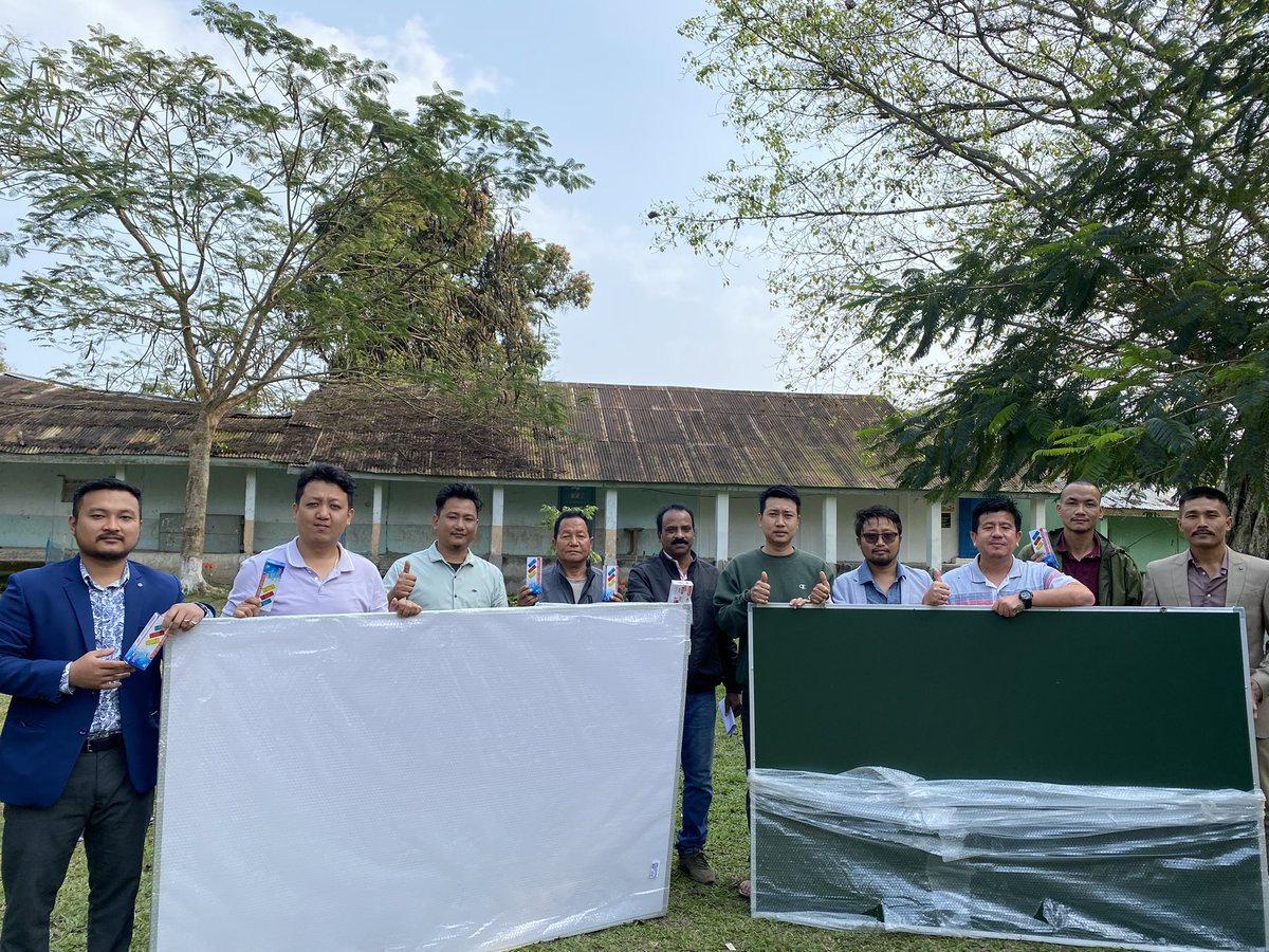 kutungtem's tweet photo. Balijan Comrades contributed 7 sets of white boards to GHSS Balijan ,established on 1964.
It was a part of Campaign by the comrades “Run for Health &amp; Run for Education.
It was a strategic crowd funding where people of our area contributed.
@RebiaNabam @Nabamvivek @PemaKhanduBJP https://t.co/KZLMzK45JU
