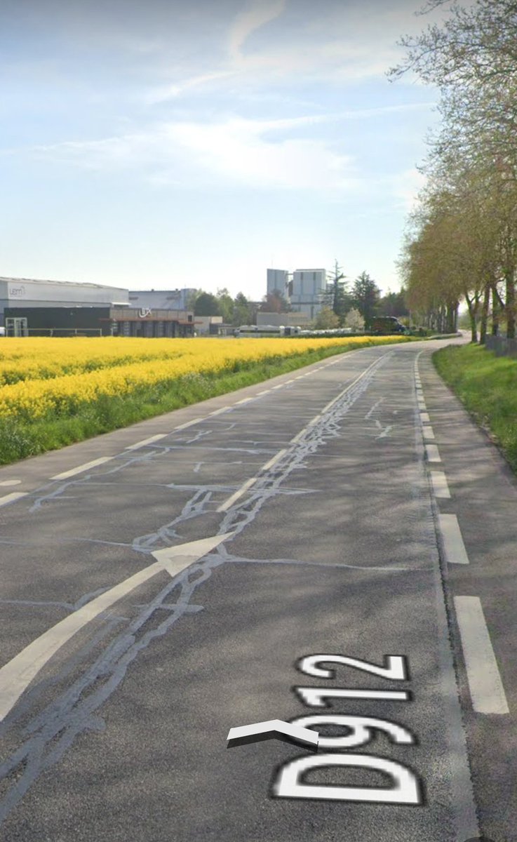 piepoupou's tweet photo. @LCyclable @pierre_bedier @Les_Yvelines @EPYvelines @Pauline_W_L @LaurentVRichard @RiDelepierre Non pas bravo quand c'est mal réalisé et juste des effets d'annonces.
Voilà ce qu'ils viennent d'inaugurer. Des bandes cyclables où les cyclistes sont frôlés par des voitures à 80 voir bien plus. Inutilisable pour rouler en sécurité et pourtant la demande était là 🤬🤬🤬 https://t.co/OZHDSnM0sI