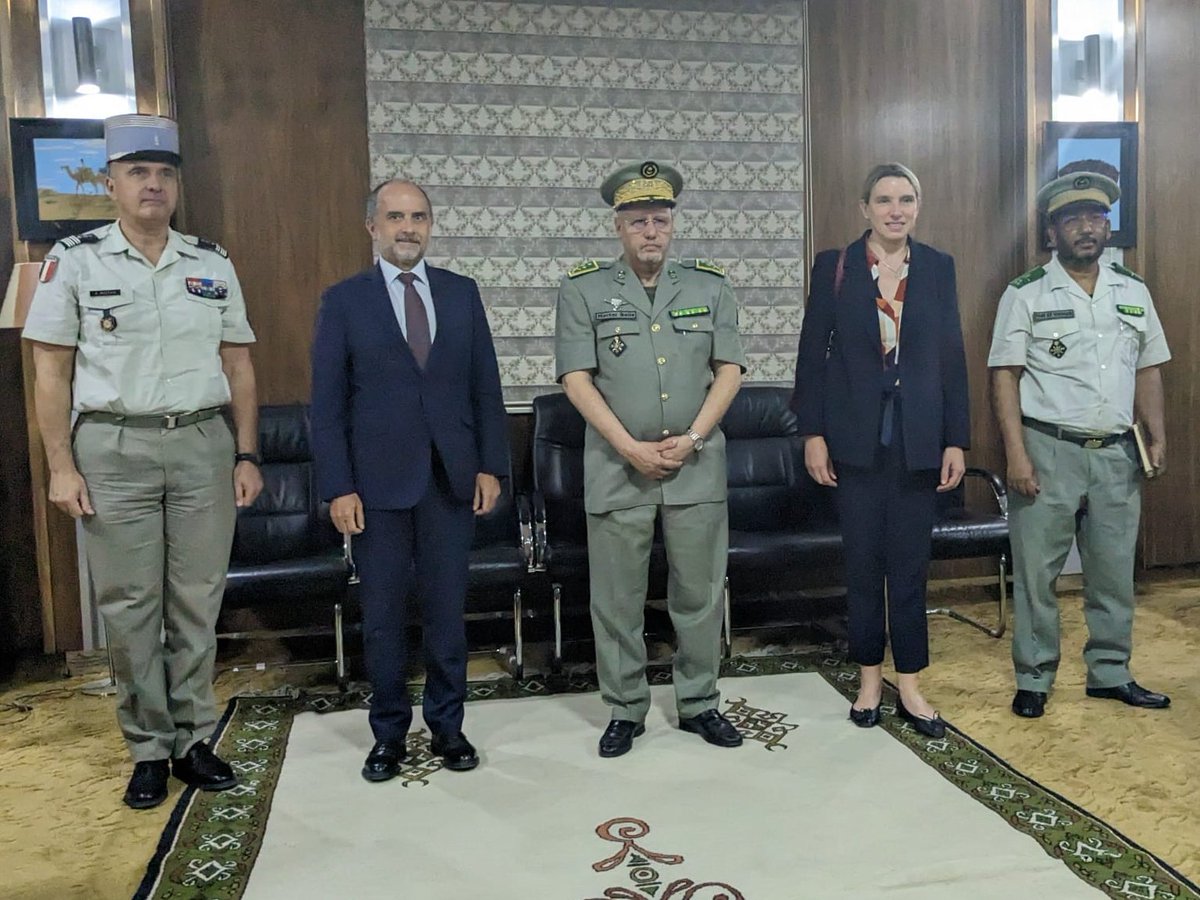 FranceenRIM's tweet photo. La députée @l_saintpaul et l'ambassadeur 🇫🇷 avaient auparavant été reçus par le Général de Division Mokhtar Bolle Chaabane, Chef d'état-major général des armées mauritaniennes #FARIM. 🇫🇷🤝🏽🇲🇷 https://t.co/Crw0PPx2Xx