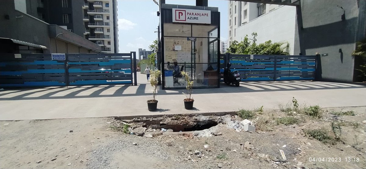 AlexPhatom's tweet photo. @PCMCSarathi 
@Dev_Fadnavis 
@mieknathshinde 
Incomplete road work, foot path , waterlines
Whom should we call for help
Road development is useless water department is deaf https://t.co/QwIkIs88mn