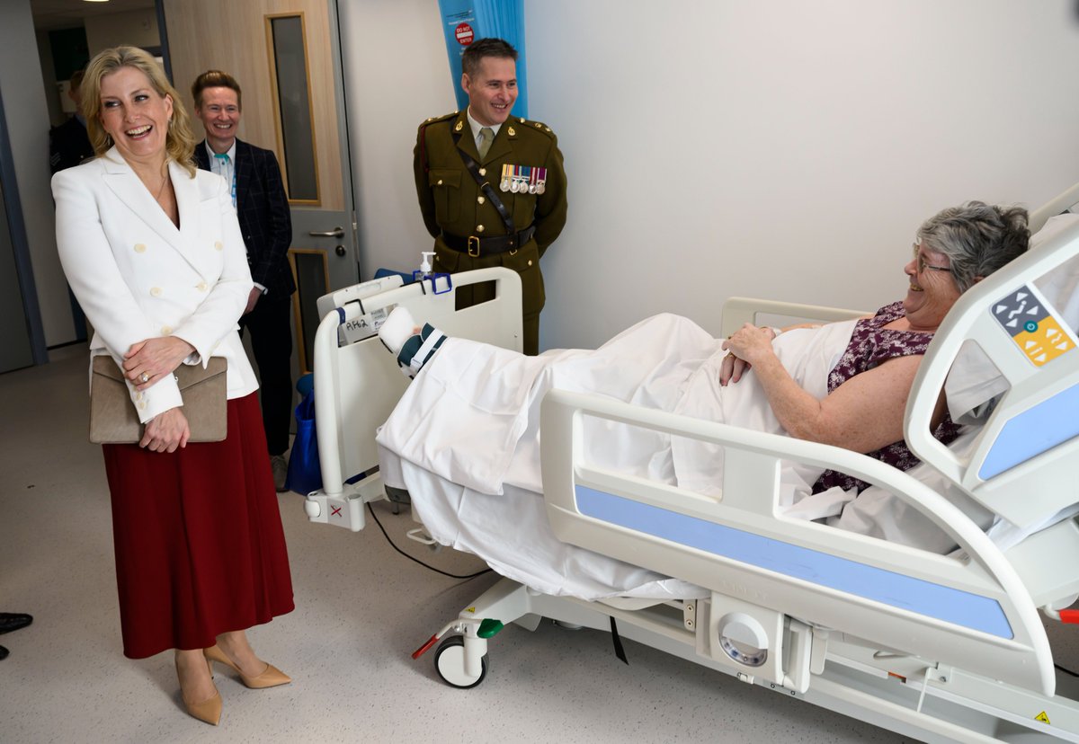 royalfocus1's tweet photo. Sophie Duchess of Edinburgh opens The Headley Court Veterans' Orthopaedic Centre at The Robert Jones and Agnes Hunt Hospital, Gobowen, Oswestry #Royals #DuchessofEdinburgh https://t.co/WKSIwpDZk4