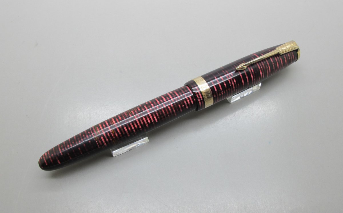 Grafopasion's tweet photo. #Pens #Parker #Vacumatic Red Striated Celluloid https://t.co/pDbgUGRki7 https://t.co/lulFlr2nox