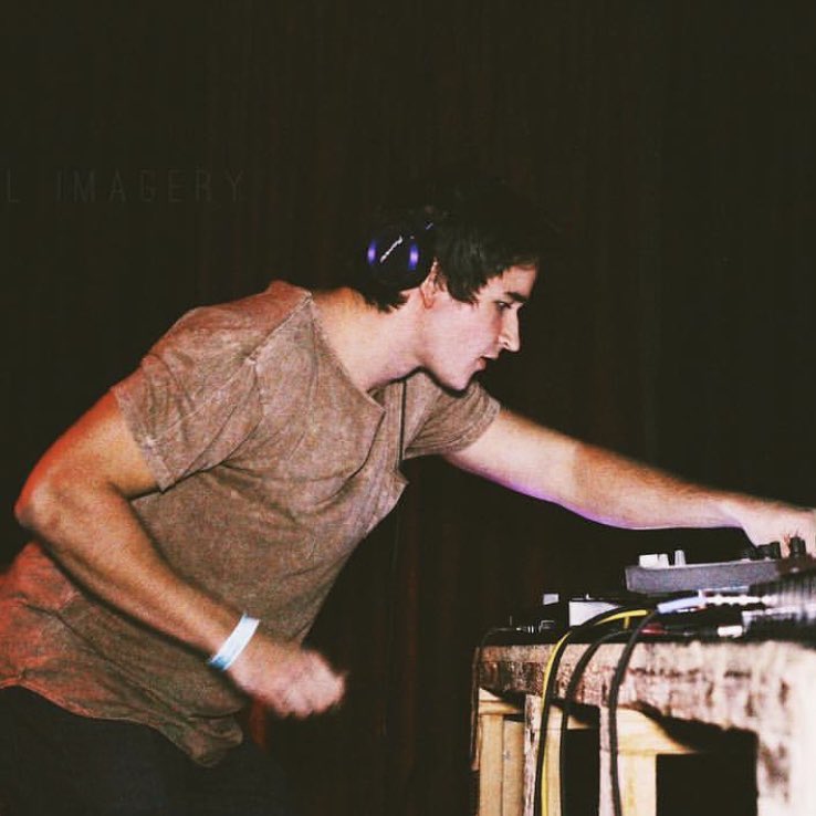 johnsummit's tweet photo. college rave bro/part time wook lol https://t.co/RxCnJl9ePK