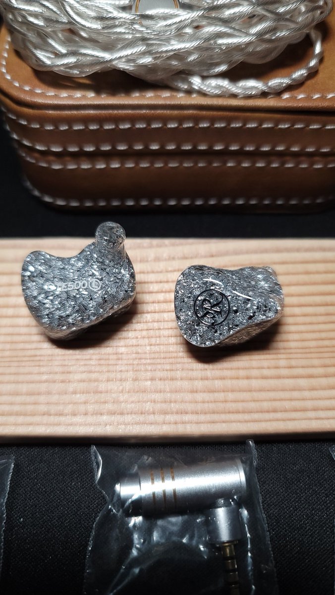 s2kphile's tweet image. Sound Rhyme DTE500
2 EST + 2BA + 1EST
Neutral. Natural. Impressive.

Thank you @PenonAudio for carrying an excellent IEM set.
#SoundRhyme #DTE #PenonAudio