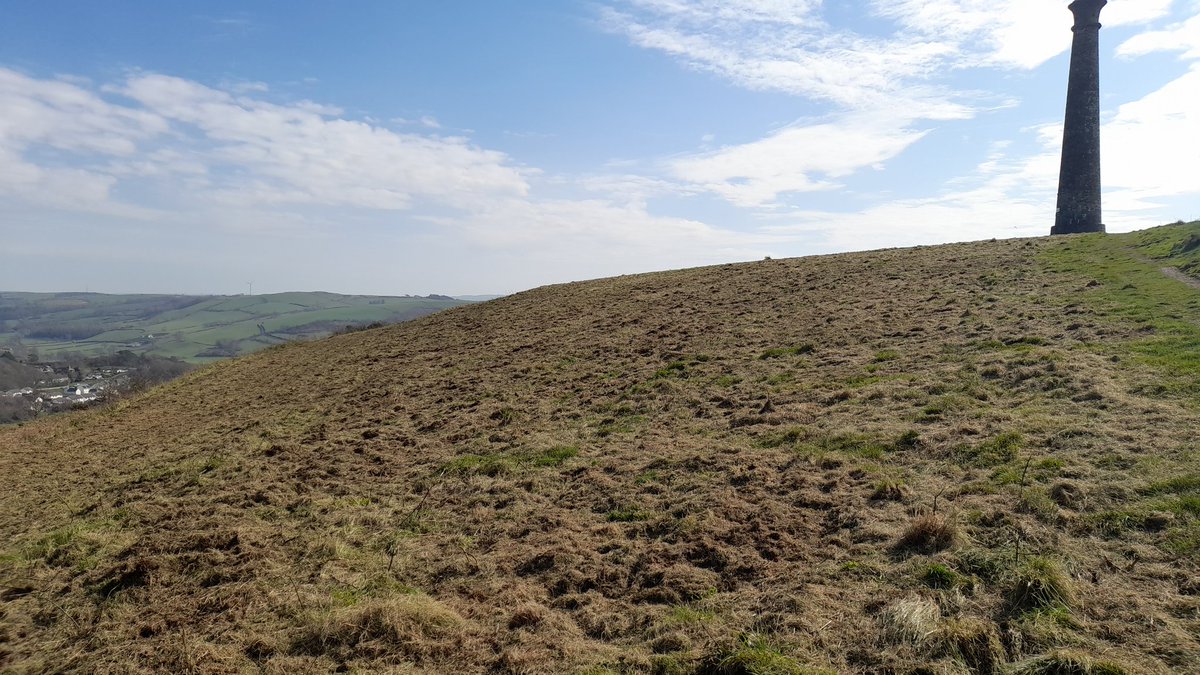 Toby_Driver1's tweet photo. Great excavation progress by @DyfedArch at Pendinas #hillfort this afternoon after the first week of digging ☀️. Old excavation backfill from the 1930s emerging together with intact deposits. And the hillfort has had a haircut! #DigPendinas 🛖⛏️ https://t.co/5EWnzqsStK