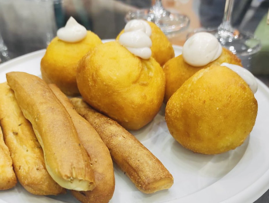 #Vinitaly: grande successo nello spazio espositivo della #Copagri per l’atteso #showcooking con lo chef stellato Enrico #Mazzaroni, dell’agriturismo #IlTiglio di #Montemonaco (AP), abbinato a una selezione di vini a cura dell’#AIS-Associazione Italiana Sommelier.