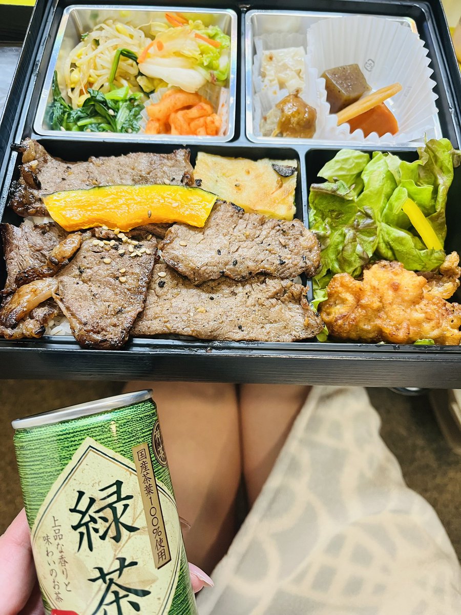 おやすみなさぃ💤
沖縄土産で戴いた、シーサーフェイスパックパックしました^_^
現場弁当🍱昼食は焼肉弁当をいただきましたよ♪ https://t.co/DkusiGUBaw