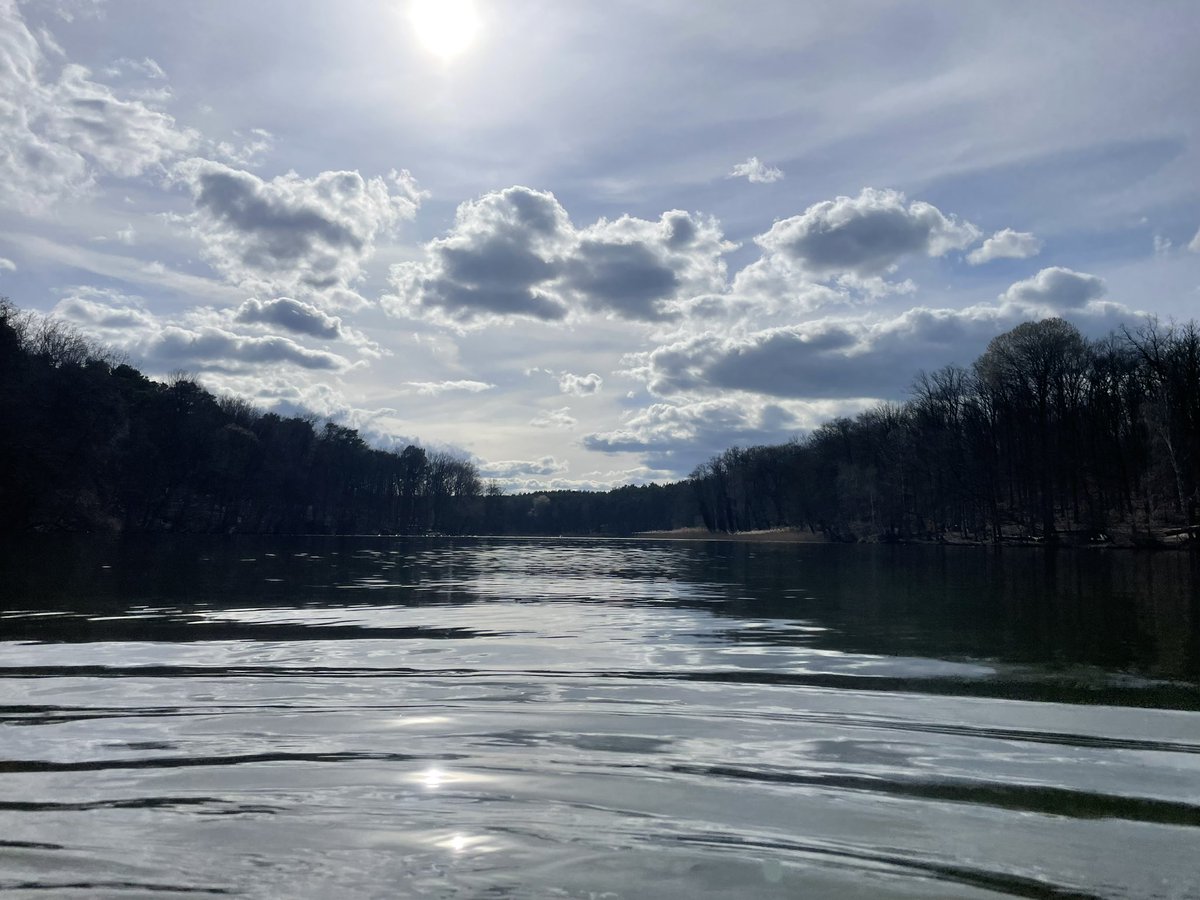 bolevak's tweet photo. Berlin - Krumme Lanke, Wassertemperatur: 6C/ teplota vody dnes: 6C #krummelanke #krummelankeberlin https://t.co/Doc3U5mXxS