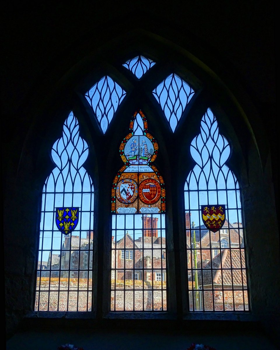 Burton Agnes Hall through the window of St Martins Church #burtonagneshall #burtonagnes #elizabethan #elizabethanmanorhouse #stmartinschurch #woldsvillages #eastyorkshirevillages #yorkshirewolds #eastriding #lovewhereyoulive #spring