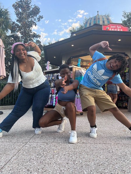 <a href="/SBJohnAdamsHigh/">John Adams HS</a> Choirs enjoyed Cocoa Beach &amp; Disney Springs shopping yesterday! #AdamsEaglesProud #WeAreJA #SingingEaglesSoar #Disney <a href="/JAParentGroup/">John Adams High-PARENT GROUP</a>