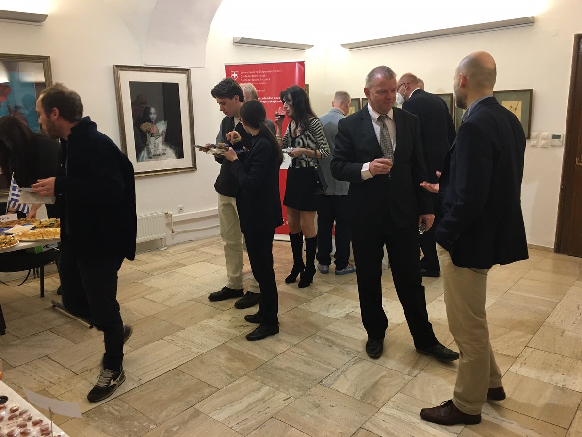 SwissEmbBTS's tweet photo. Une très belle célébration des "Journées de la #Francophonie" à @IFSlovaquie avec les institutions partenaires et les amis de la Francophonie. https://t.co/sQfnrtzqwD
