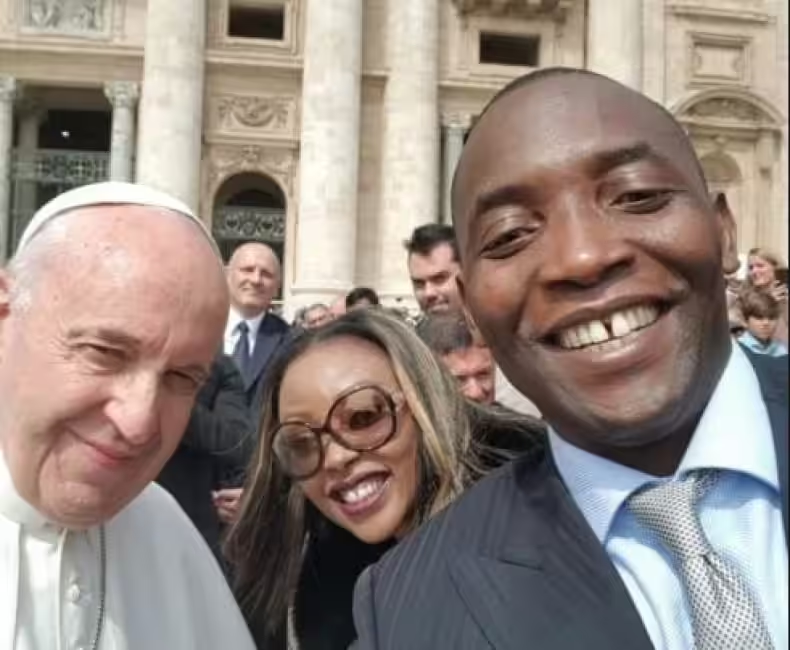 sergionebg's tweet photo. @dantegiumanini Poteva contare su una larga fetta di ""amici per la pelle"" di svariate colorazioni dal verde a rossa passando dal giallo al bianco ma tutti pericolosamente #cancerogeni https://t.co/iQMqsRqQWa