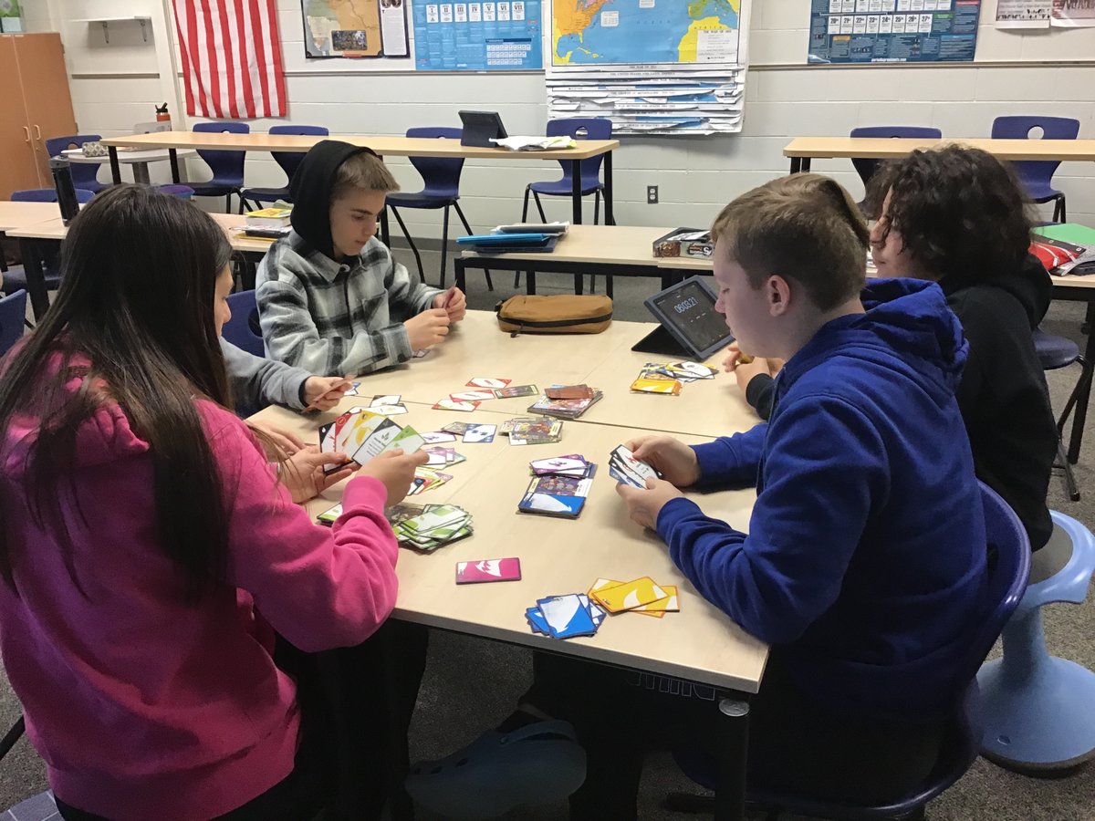 Mrs_Henry_class's tweet photo. Teamwork and collaboration in Design Thinking today with 5 Minute Dungeon by @spinmastergames Communication is key! @BeachMiddle https://t.co/bKUF3ewWnR