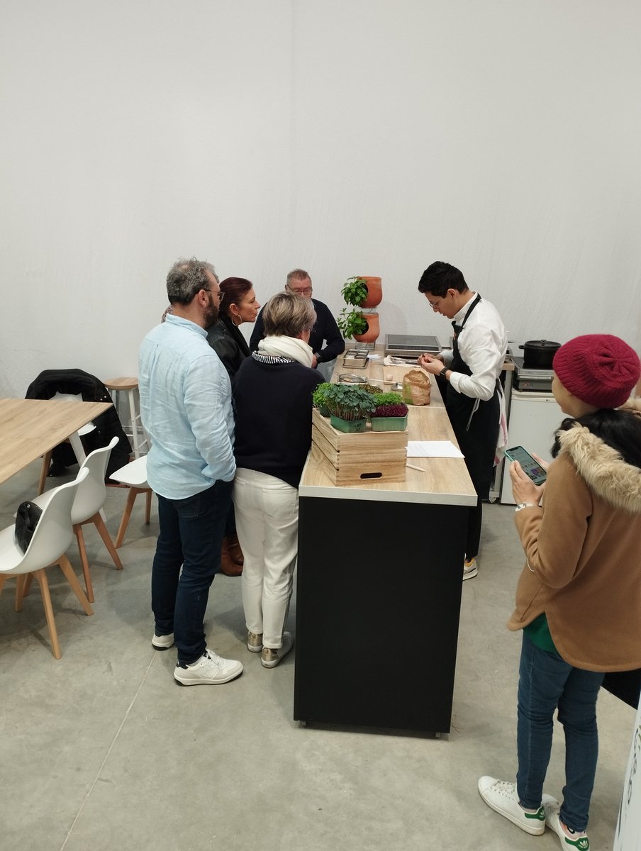 VEGEPOLYSVALLEY's tweet image. 📢La Boutique éphémère 2023 est ouverte !  
📅1° au 29 avril 📌Atoll à Angers
Vous souhaitez acheter en #circuitcourts des innovation végétales ? Outils &amp;amp; conseils grâce au projet @agrobridges_EU 
Profitez aussi d&apos;ateliers➡️6 culinaires &amp;amp; 17 thématiques
✏️ow.ly/qLbn50NsRjz