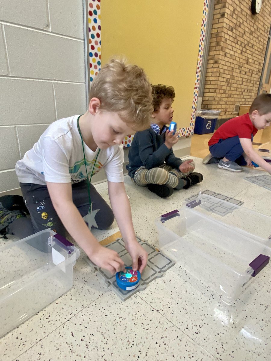 aacostaliendo's tweet photo. Learning happens everywhere at the ELC! We are proud to provide our students with excellent learning resources. #STEM @DamianoSTEM @BarringtonELC @barrington220 #BetterTogether https://t.co/uj3MiQaWc5