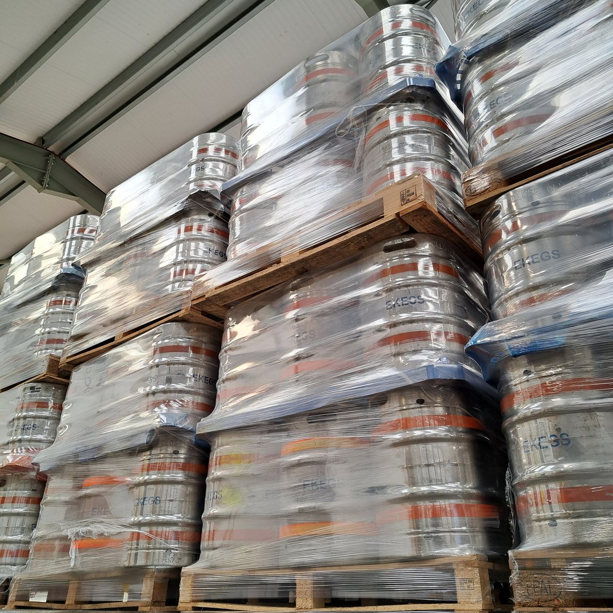 SolutionsCider's tweet image. Another good kegging run for one of our wonderful customers.

Did you know - you can send your own custom or rental kegs to us, or you can make use of our Kegstar Hub status, where we take care of empty keg ordering and cleaning for you!