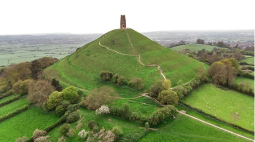 SalentaFox's tweet photo. If anywhere on this rotating globe can activate soul memory, it's here. 

#glastonbury #retreat #mystical #heartchakra #heartchakraoftheworld #glastonburyuk #glastonburyretreat #savethedate #sacredsite #tor #glastonburytor #avalon #soulmemory #galacticorigin #galacticconnection https://t.co/Xpe3ypR5d9