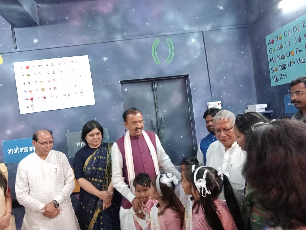 nipunshala's tweet photo. मा0 उप मुख्यमंत्री श्री केशव प्रसाद मौर्य जी द्वारा प्रदेश की प्रथम निपुणशाला का उद्घाटन अनवरपुर, हापुड़ में किया गया यह प्रदेश का प्रथम ऐसा सेंटर है जिसमे बच्चे Digital, Experimental और Fun लर्निंग के द्वारा #भाषा और #गणित में दिए हुए #निपुण लक्ष्य को आसानी से प्राप्त कर सकेंगे। https://t.co/wR8KbH3Q4r