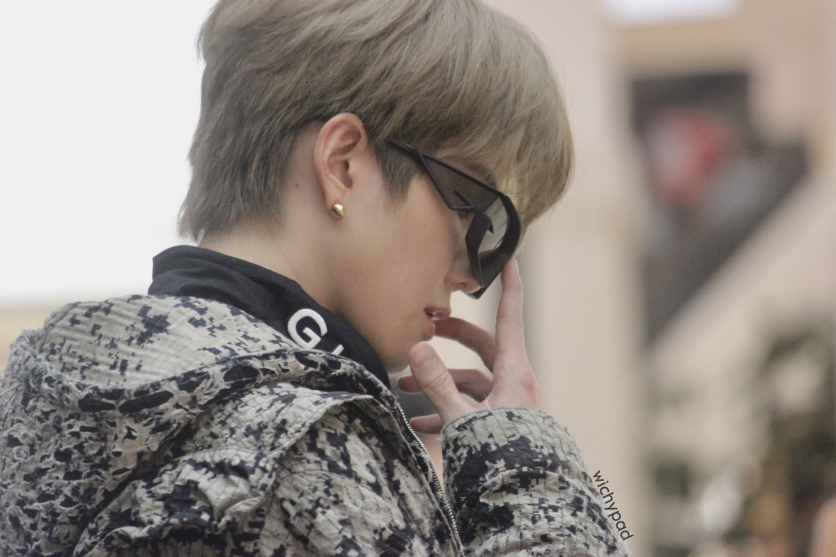 pechyy19's tweet photo. คิดถึงจนไม่รู้ต้องพูดยังไง ถึงได้เห็นแค่แปปเดียว แต่ด้วยตาเปล่า เรารู้แล้วว่ารักเทอไม่เคยเปลี่ยนไปเลย 💕
#Givenchy
#GivenchySS23
#m1keangelo
#mikeangelo
#ไมค์พิรัชต์ https://t.co/9jitkcuVSf