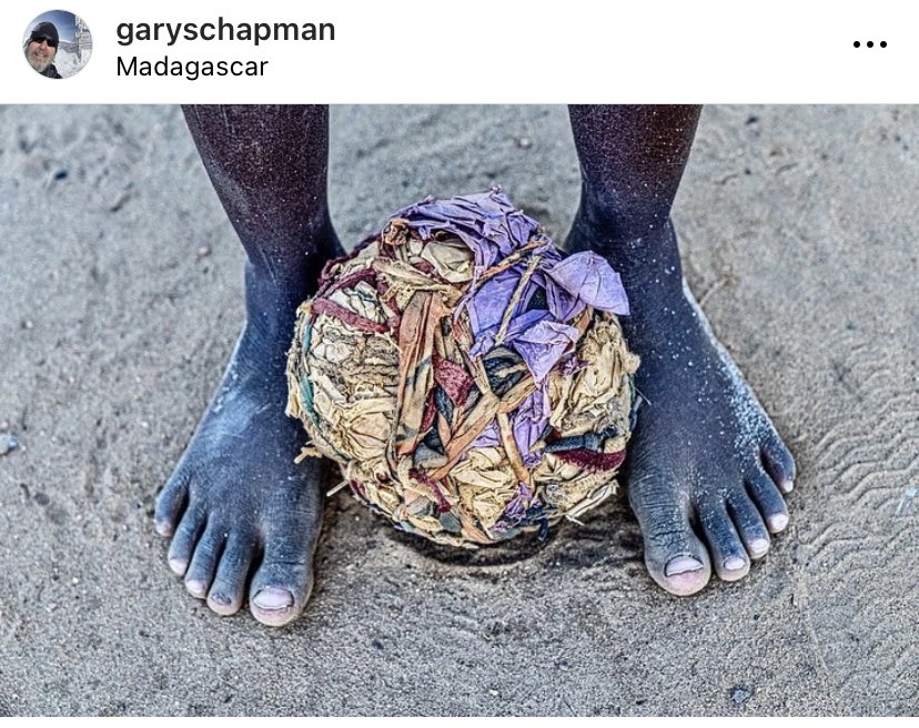 Esta es la sección <a href="/garyschapman/">Gary S. Chapman</a> de mi casa.
GRACIAS MAESTRO por tu amistad y mentoria de ya mas de 20 años 🙏
Privilegiado de llamarme tu amigo y honrado de tener tu trabajo, y sobre fútbol, en casa! #hermano #familia #futbol #belleza
