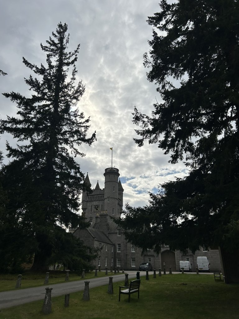 Visit to Balmoral Castle today. Beautiful place 🏰 👑 #balmoralcastle #royaldeeside
#scottiedog #dogsoftwitter