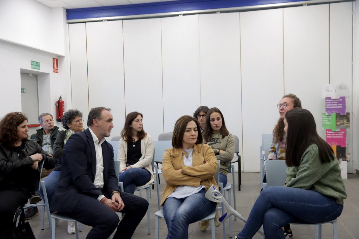 JavierJesparza's tweet photo. Interesantísima visita hoy al Centro Especial de Empleo de Tudela @AsocAMIMET. Gracias por la acogida y por todo vuestro trabajo para las personas con discapacidad de la Ribera. Me comprometo como Presidente a mejorar las inversiones para estos centros, tal y como nos habéis demandado.