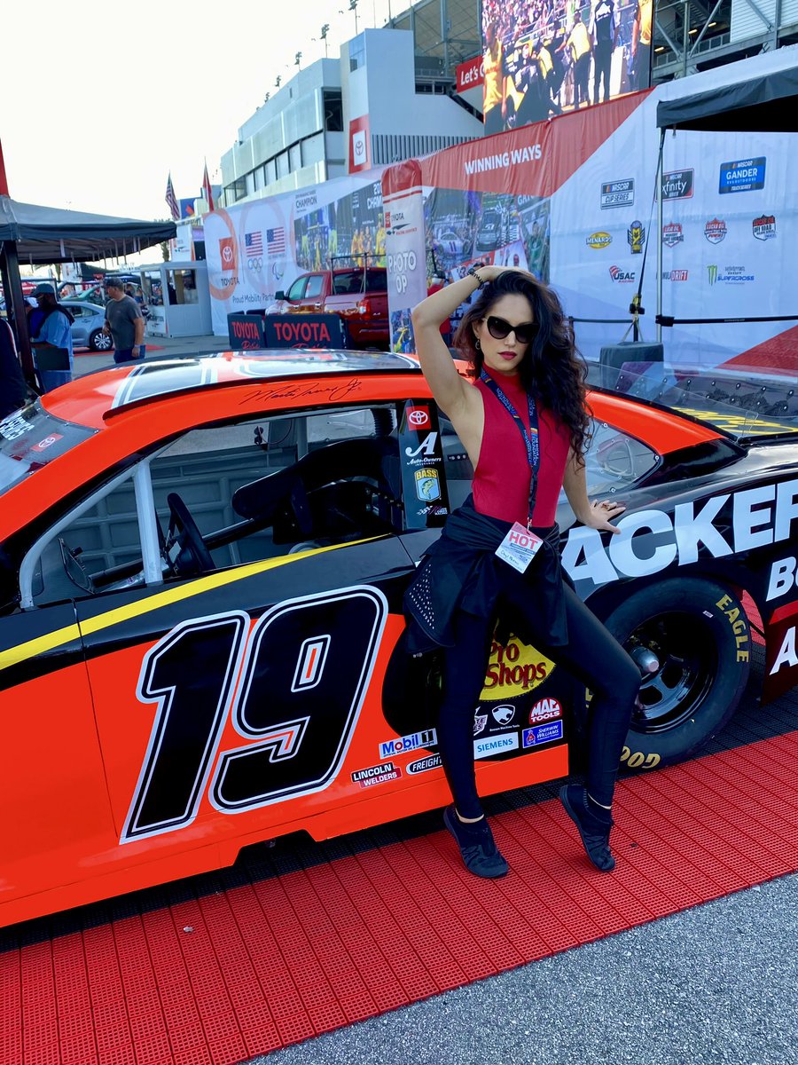 CherylMartinez's tweet photo. Sometimes you have to put the pedal to the metal and go full speed ahead towards your dreams. ๐จ ๐ #daytona #daytonainternationalspeedway #daytonaracing #drivewithpurpose #fasttracktosuccess #ownyourspeed https://t.co/OXkNRmUq1D