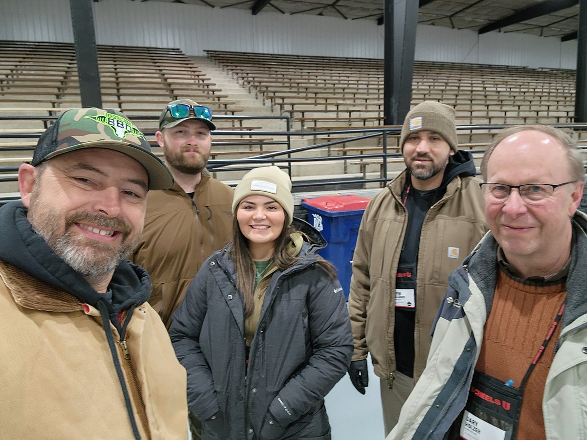 FergoliciousBBQ's tweet photo. My @SCHEELS team here at BBQ University in Fargo, ND. Got our briskets rollin and it is snowin!
Both briskets rubbed with Fergolicious Original and SPG! Let's go!
#RubSumLUV #proudsoulsbbqkc #teamproudsouls #proudsoulsbbqandprovisions #kcmo #kingdomofQ #northland #scheels https://t.co/y8OgvZ7Noy
