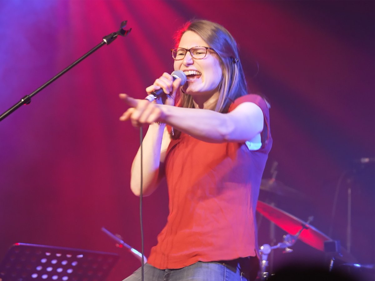 Raum16's tweet photo. Die Luft fängt an zu flirren
Matti hat es geschafft, all die Aufregung vor, all die Ekstase während und all die Euphorie nach unserem Konzert in 5 Minuten Radio zu verpacken.
So war das!
Zu hören heute ab 19.04 Uhr in WDR5 MAUSLIVE, Folge 11 des #MLBE.
#KLICKKLICKS #DieMaus https://t.co/dbQK193Qx7