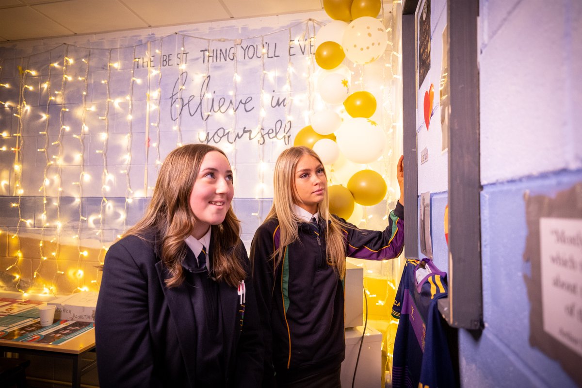 MarieCurieNI's tweet photo. Thanks to Ciaran Milligan and students Colleen and Kiah from @ShimnaIC for welcoming @MarieCurieNI @matthewreedblog @merynisle to see their impressive #wallofreflection as part of our recent #dayofreflection. The school should be commended for its work in building resilience. https://t.co/mNeZArSUJn