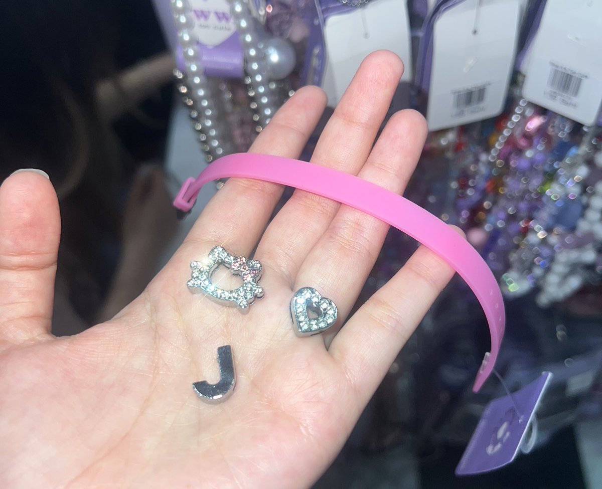 𓈒ᱸᨳ花 tweet media