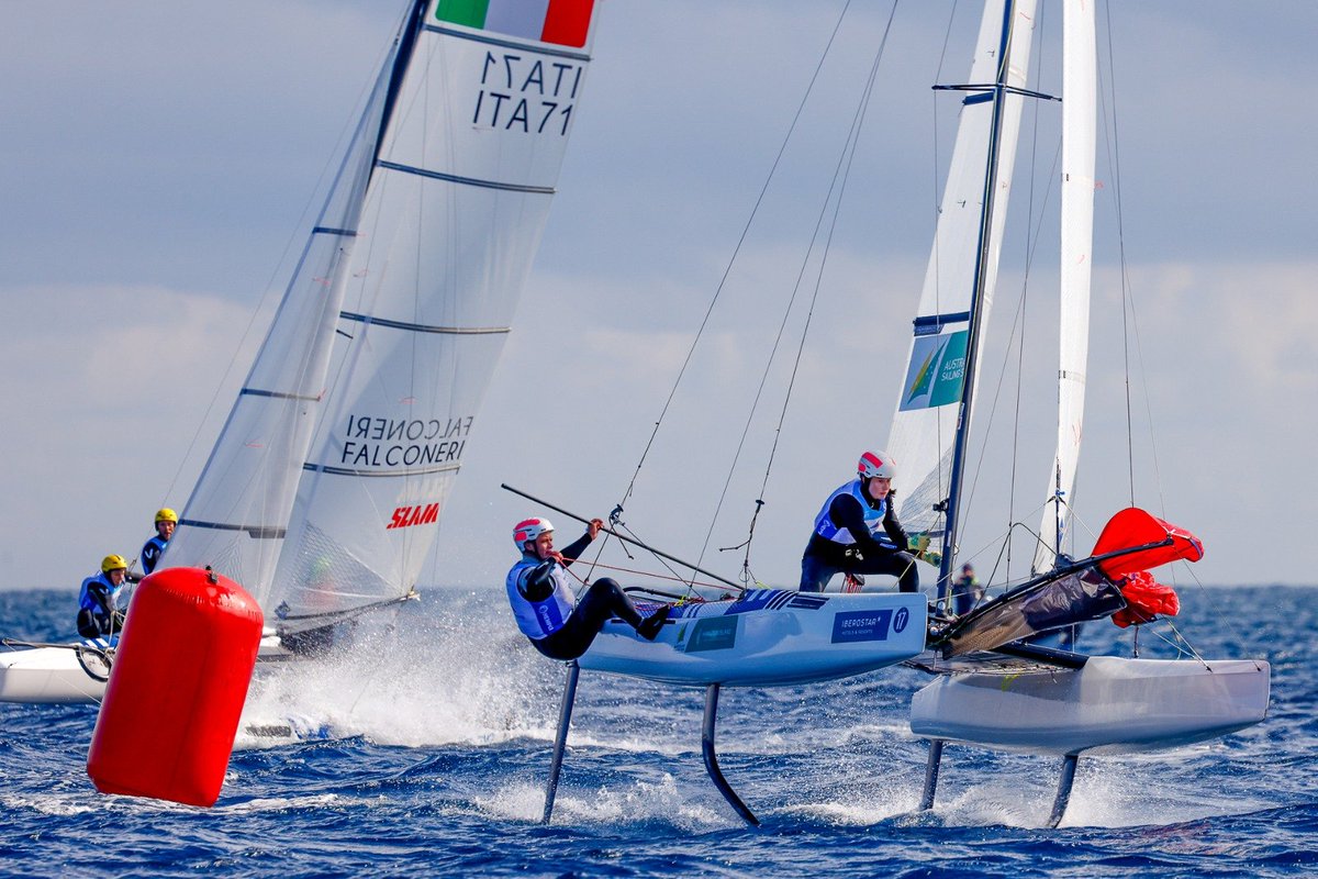 TrofeoSofia's tweet photo. The foiling disciplines are definitely giving a show out here at the #trofeoprincesasofia 🔥 #Nacra17 https://t.co/ZaOYPo5kq2