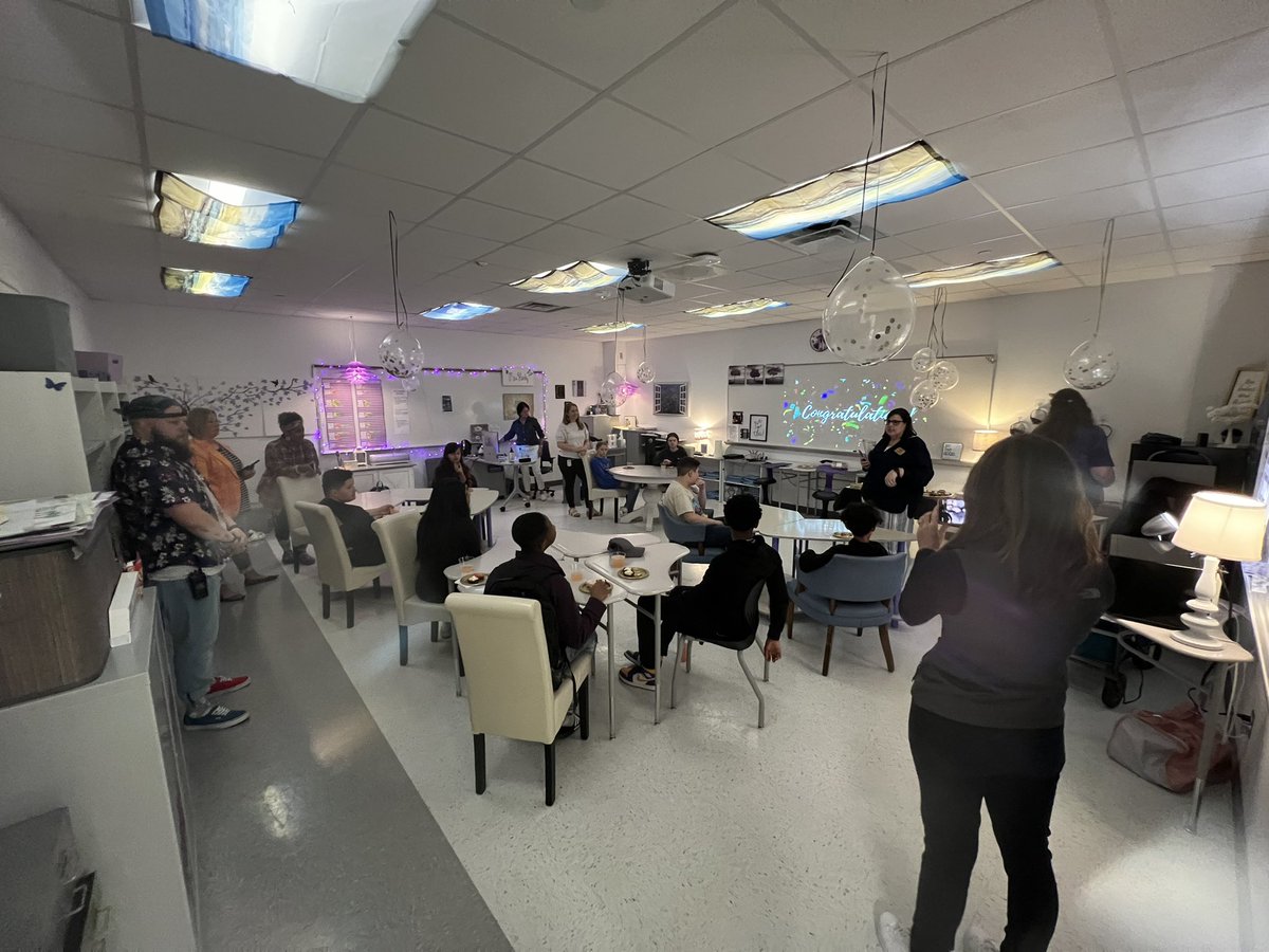 Our students who received the Super Star award for Read 180! 👏🏼🏆📚🏆👏🏼 #PantherPride #fhmslimitless #CelebrateKISD