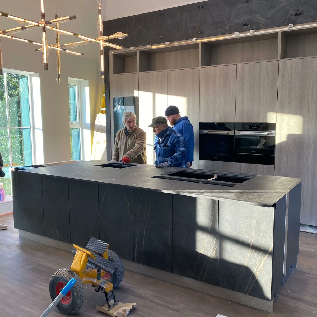 CrowngateBuild's tweet image. Works progressing towards completion at our Kenilworth project

#basementextension #kitchenisland #renovationproject #crowngateconstruction