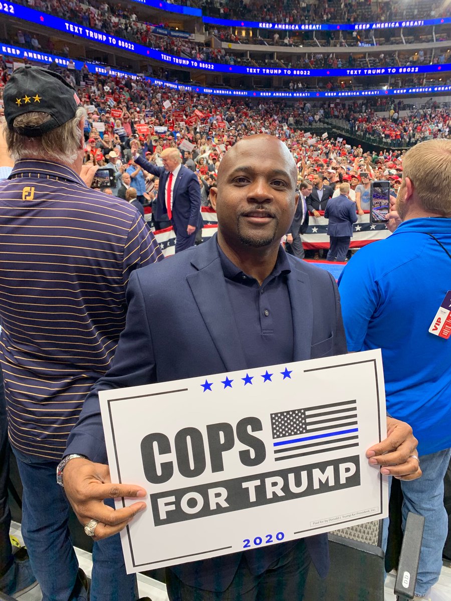 DrTrePennie's tweet photo. It has always been an honor to represent police nationwide while standing with President Trump!… #MAGA #Teflondon #VIPAccessOnly 🇺🇸 https://t.co/ECc1rsH5ag