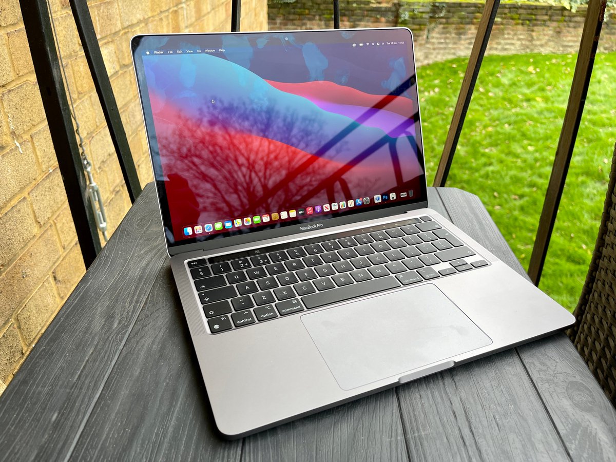 llevauno's tweet photo. La MacBook Pro M1 es la herramienta perfecta para creativos y profesionales. Desde diseño hasta programación, ¡hazlo todo con el máximo rendimiento y batería de larga duración! #MacBookProM1 💪🎨👨💻
https://t.co/0EaCBDeoG8
¿Te gustaría un producto de @Apple? ❤️ + comentanos. https://t.co/Tzeg6qHB8V