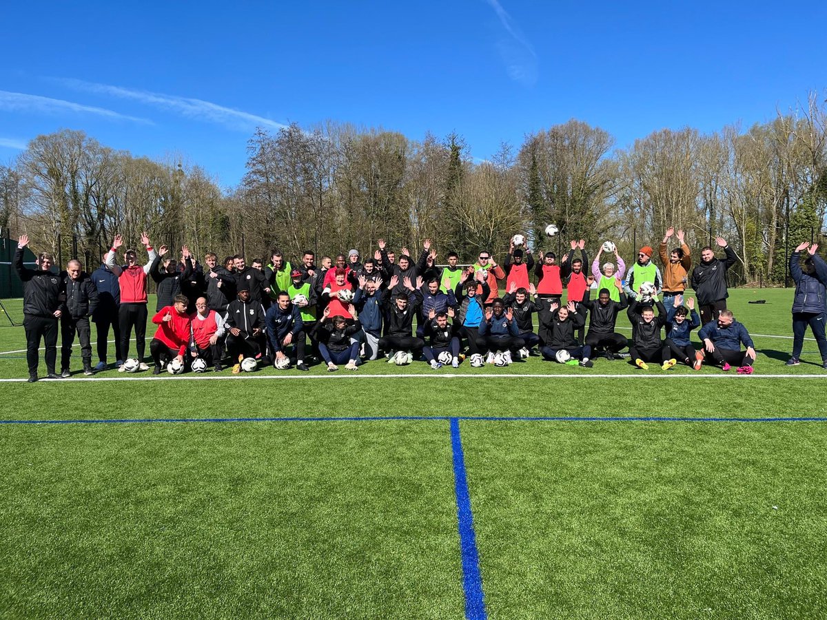 LFHF_'s tweet photo. 𝗕𝗠𝗙 𝗔𝗽𝗽𝗿𝗲𝗻𝘁𝗶𝘀𝘀𝗮𝗴𝗲 𝗲𝘁 𝗹𝗲 𝗳𝗼𝘆𝗲𝗿 "𝗹𝗲𝘀 𝗰𝗹𝘂𝗯𝘀 𝘀𝗼𝗰𝗶𝗮𝘂𝘅" 𝗱'𝗔𝗺𝗶𝗲𝗻𝘀
Beau moment de partage et d’échanges au Centre Fernand-Duchaussoy entre le foyer de vie "les clubs sociaux" et les apprentis BMF dans le cadre du module Handicap. https://t.co/HlZ9CAyrdQ