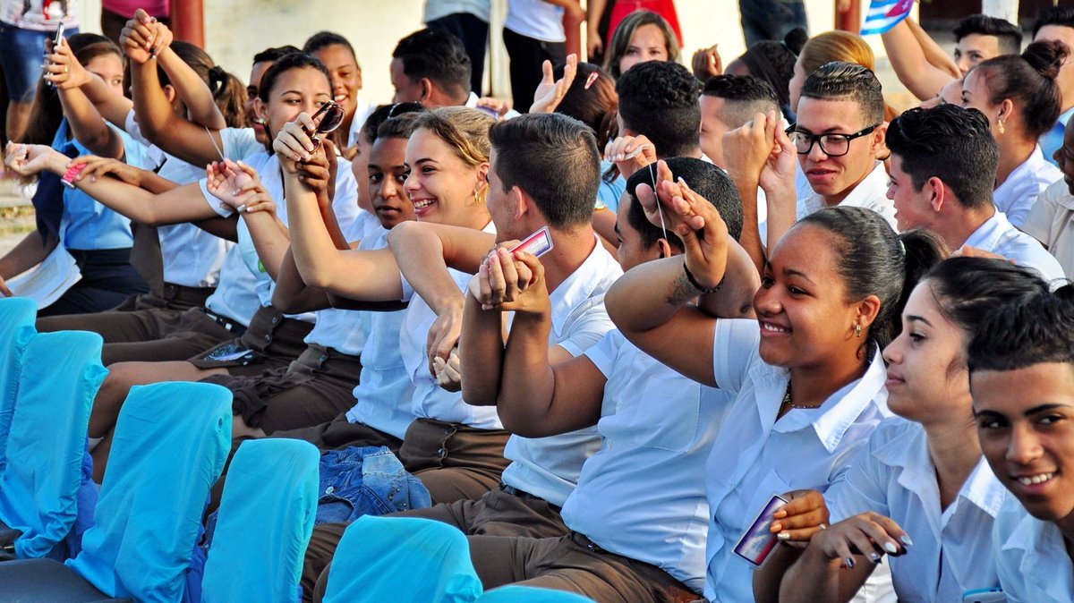 Cada colaborador desde su puesto de trabajo da lo mejor de sí para salvaguardar la salud del pueblo venezolano. #UnaMejorJuventud #CubaPorLaVida #CubaCoopera <a href="/cubacooperaven/">Brigada Médica Cubana en Venezuela</a> <a href="/UJCdeCuba/">UJC de Cuba</a> <a href="/MINSAPCuba/">Ministerio de Salud Pública de Cuba</a> <a href="/cubacooperaZul/">Misión Médica Estado Zulia</a> <a href="/AlaynOliva/">Alayn</a> <a href="/Margari17556749/">Magui</a>