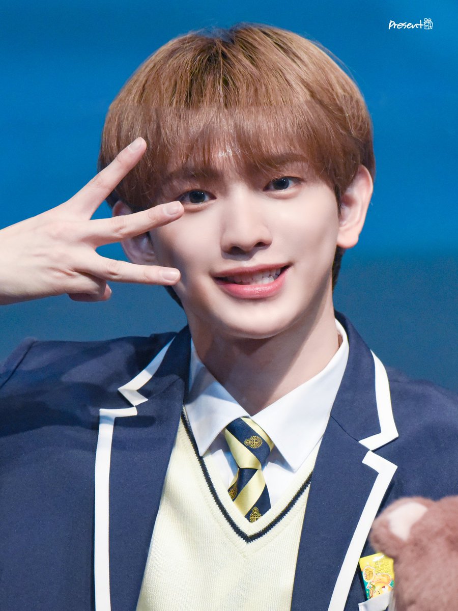PresentLEW's tweet photo. 사랑하는 웅아 생일 축하해🥳🎂
태어나줘서 고마워💝

#오늘의웅세_루생일이라서뭐든지잘됨 
#Spring_Sunshine_LEW_Day

220410 #LEW #이의웅 #템페스트 #TEMPEST #웅도리 https://t.co/9M0EjUpx5v