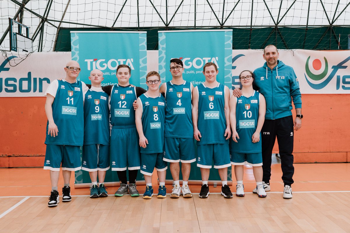 FISDIR's tweet photo. Ancora una volta il coach Giuliano Bufacchi guiderà la Nazionale Azzurra di pallacanestro #Fisdir con sindrome di Down 🏀al nuovo raduno tecnico previsto ad #Urbino (PU) dal 21 al 23 aprile.
Leggi tutti i dettagli 👉🏻https://t.co/KBDGzPjl0l https://t.co/ixDvjg3E8b