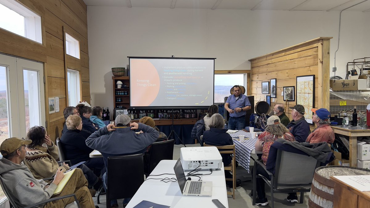 @UVMExtAgEng Chris Callahan and Hob Machado are presenting ways to clean and sanitize produce for safety purposes. 

Organized by @UMaineExtension Hob Machado